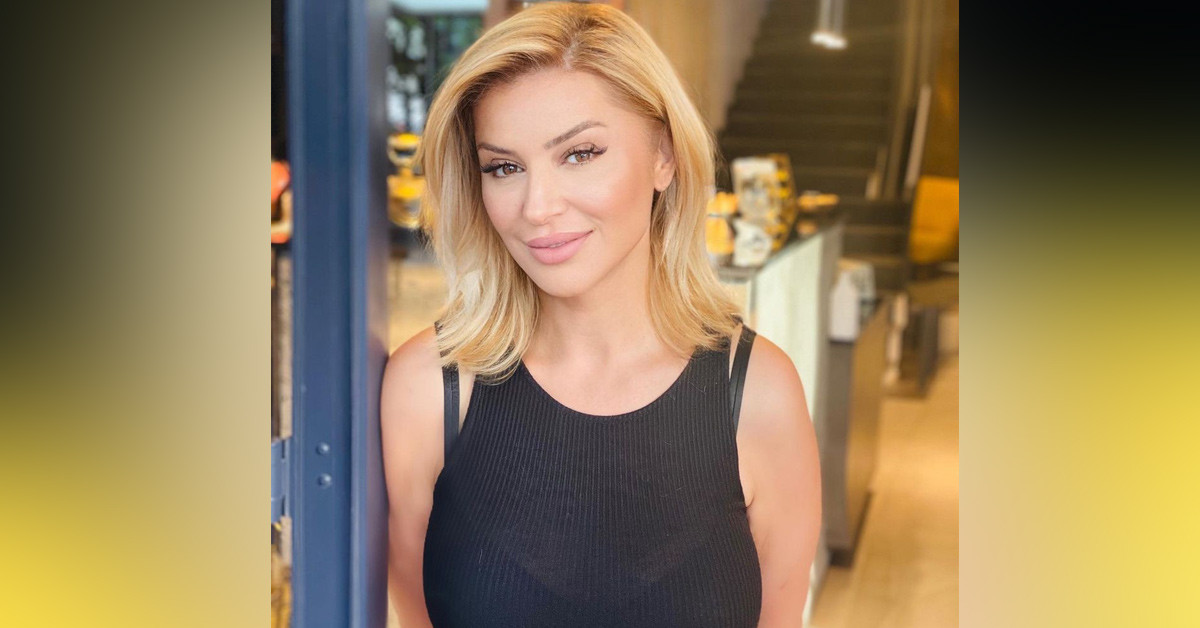 Göğüsleri belli oldu