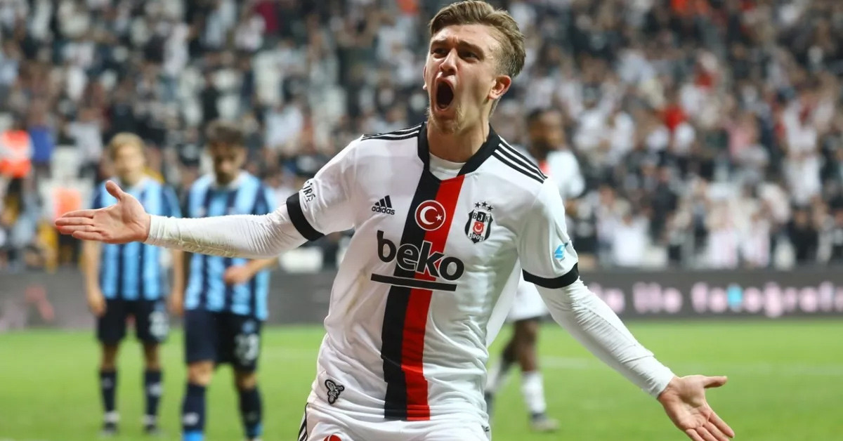 PERFORMANSI ALKIŞ ALIYOR!