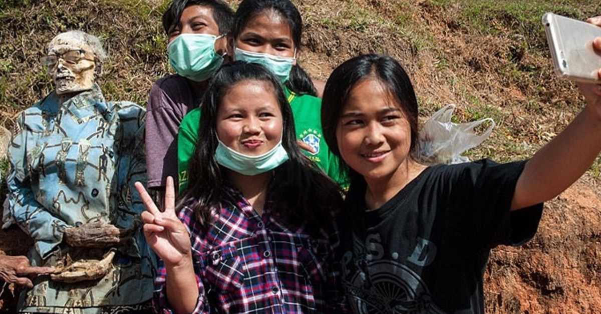 Tütün içiriyorlar