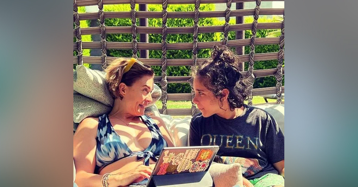 Gözyaşlarına boğuldu