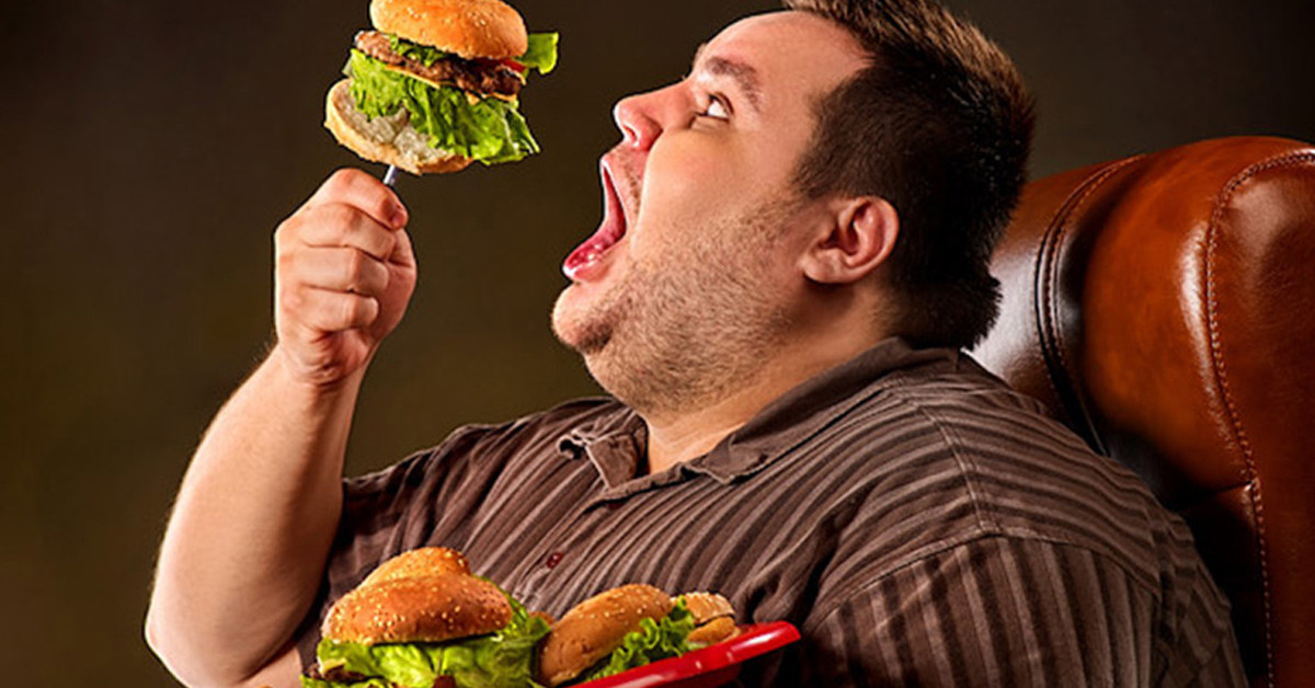 Yaslanarak yemek yemek