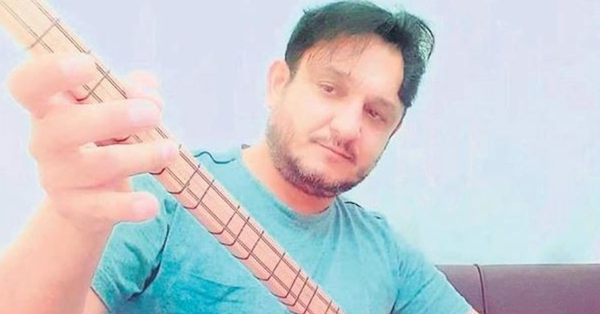 Kapıyı üzerine kilitledi