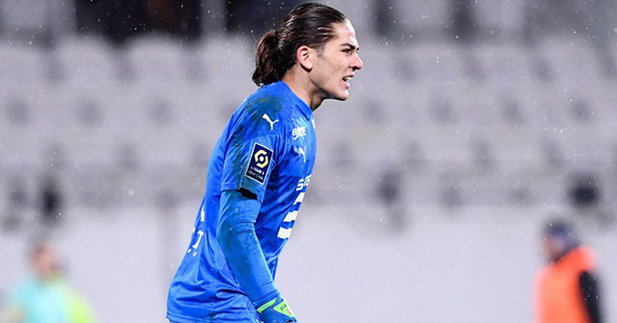 HANGİ TAKIMDA OYNUYOR?