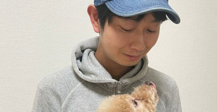 İnsanları yalnız bırakmayarak para kazanıyor