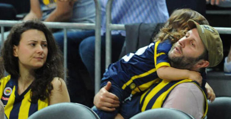 İLKER AYRIK VE EŞİ SANEM AYRIK