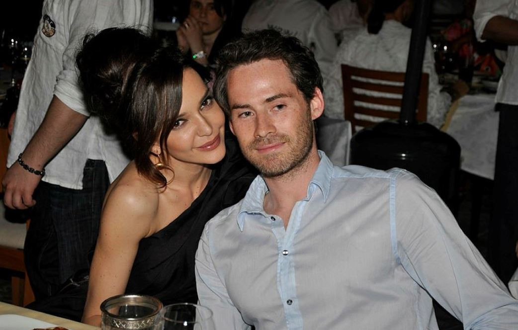 Hande Ataizi ve Benjamin Havrey