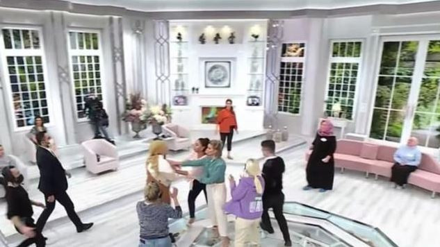 MEVLA STÜDYODAN KAÇTI!