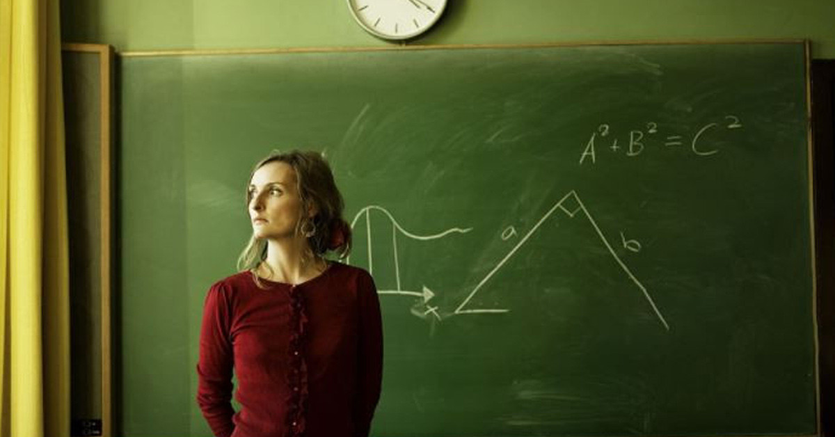 ESKİ BİR MANASTIRA GİRDİLER