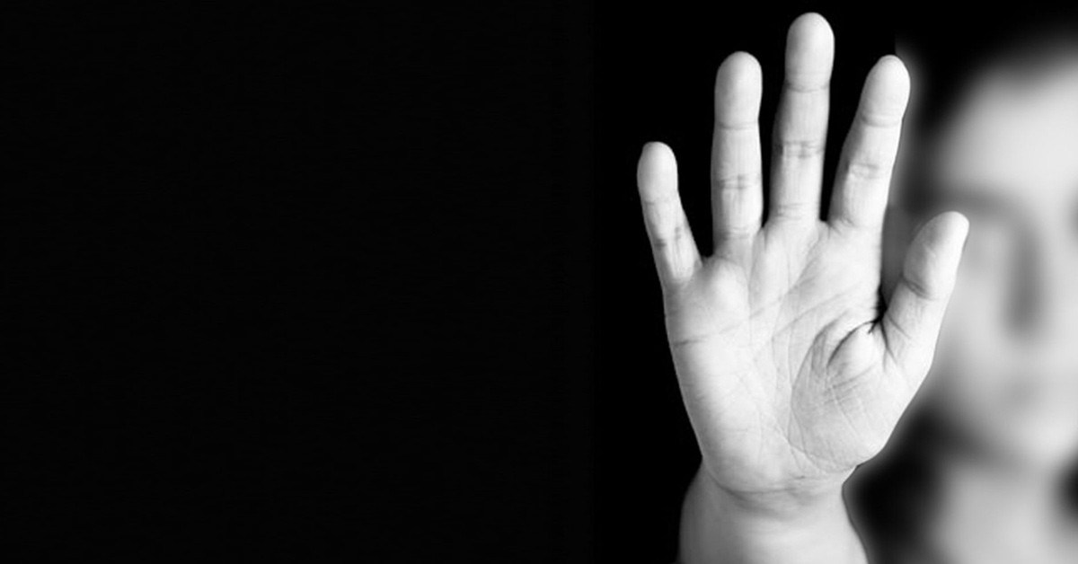 Küçük kıza tecavüz etti