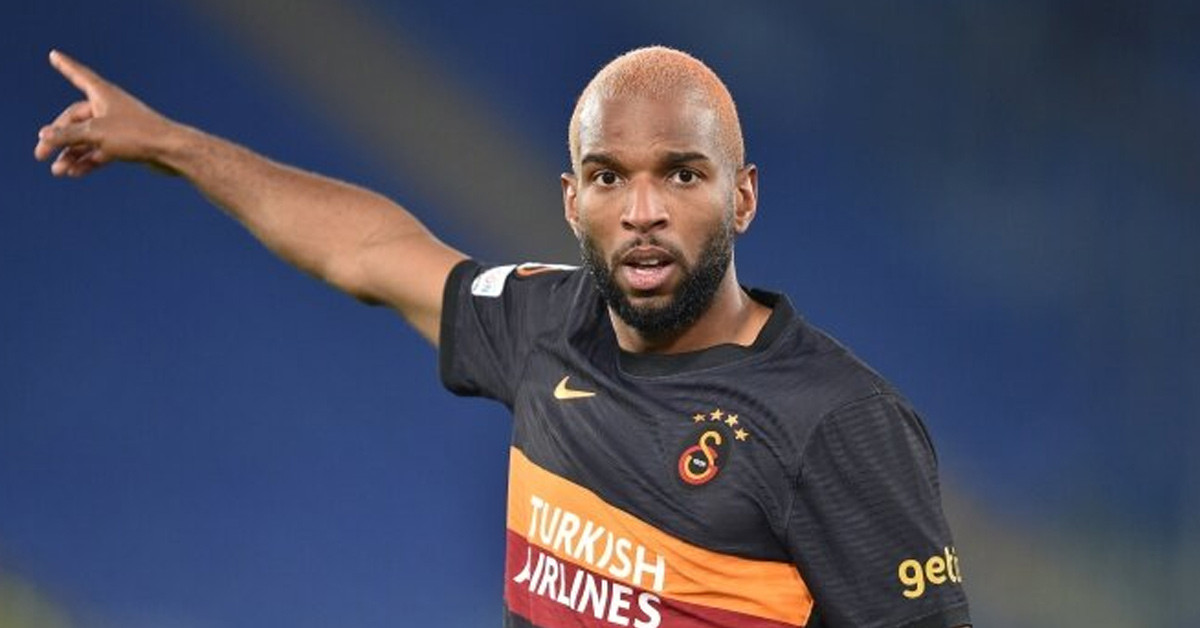 HANGİ MEVKİDE OYNUYOR?