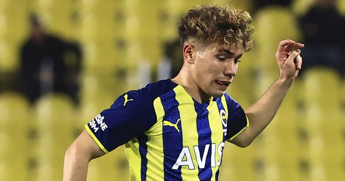 Hangi mevkide oynuyor?