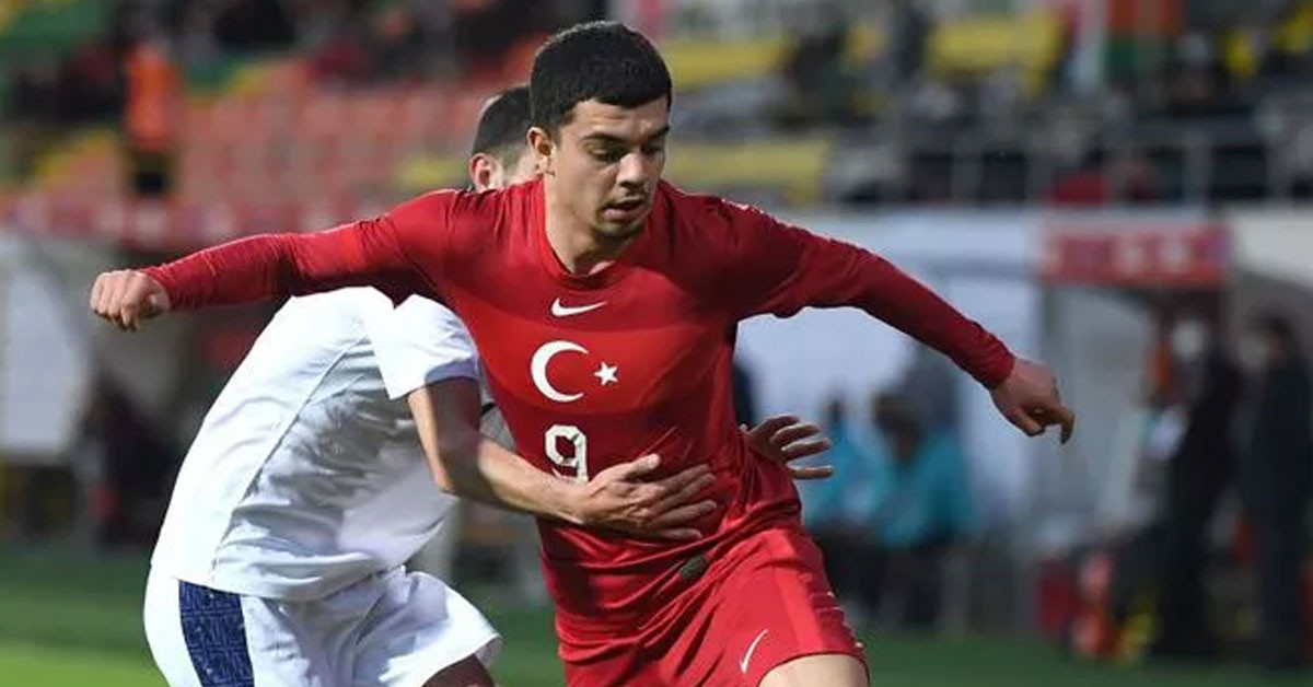 Bir dönem Türkiye U21 Milli Takımı'nda oynadı