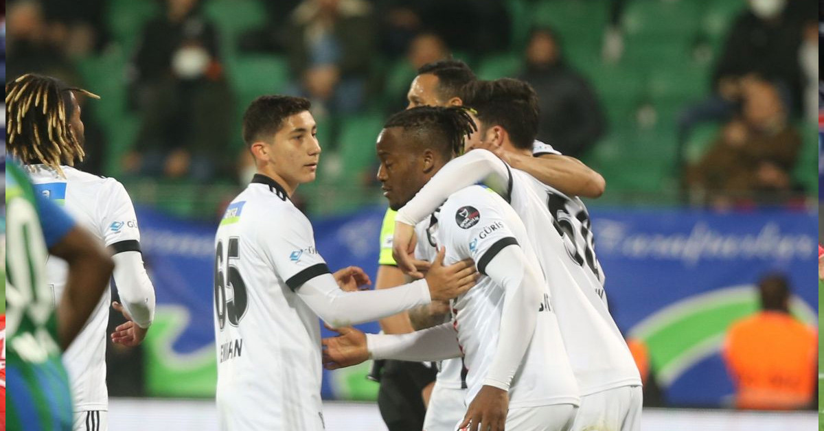 HANGİ MEVKİDE OYNAMAKTADIR?