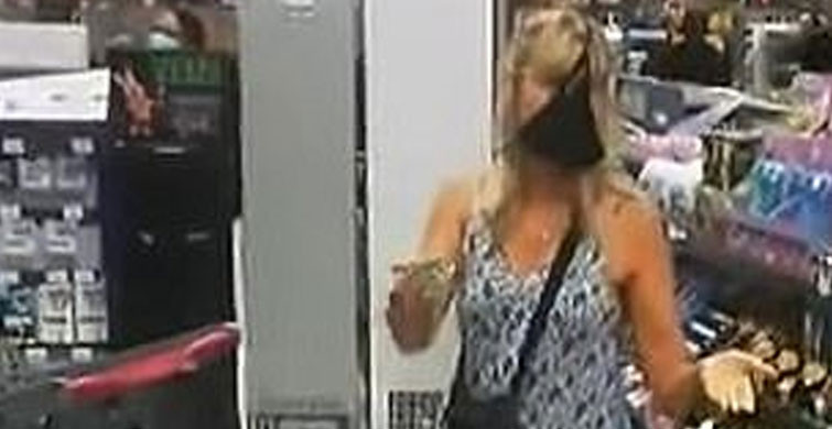 Güvenlik görevlisine kızdı akıl almaz bir hareket yaptı