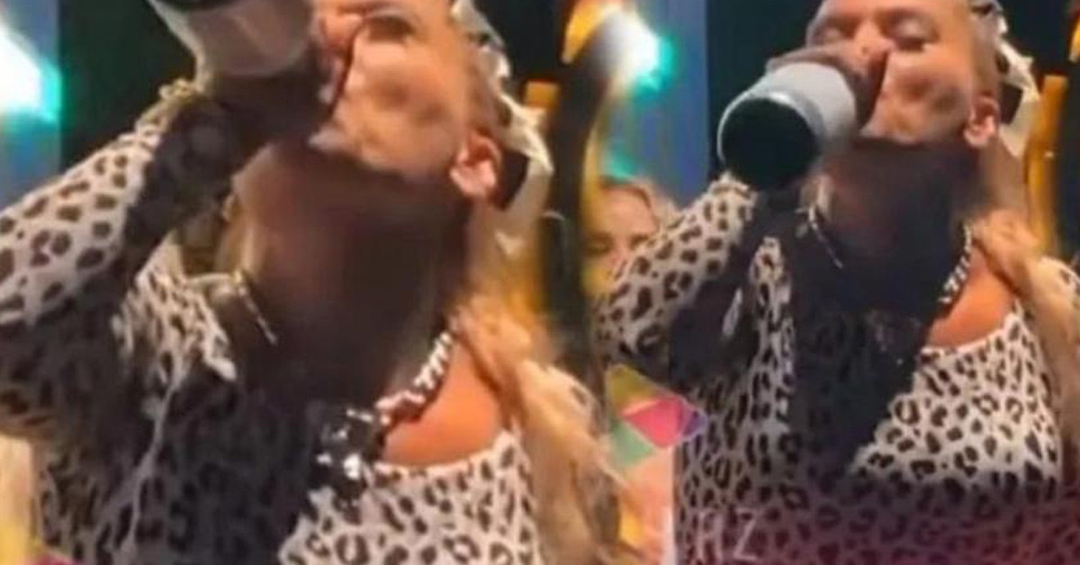 Şampanyayı başından aşağı döktü