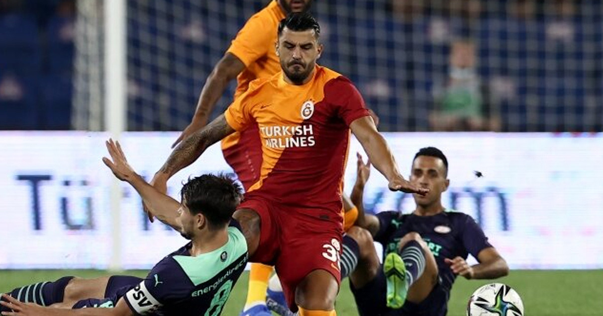 HANGİ MEVKİDE OYNUYOR?