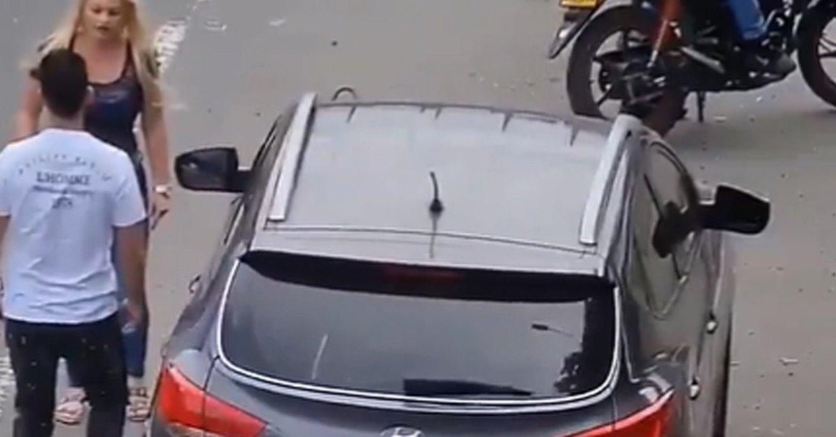 Sarmaş dolaş yakaladı