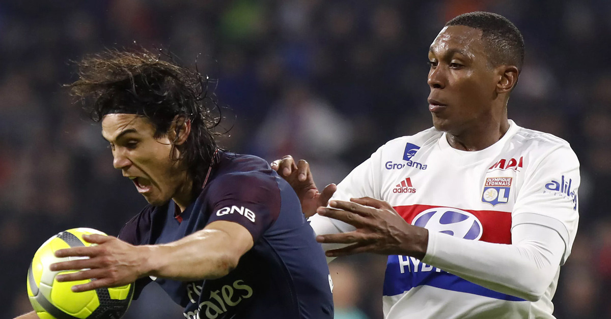 HANGİ MEVKİDE OYNAMAKTADIR?