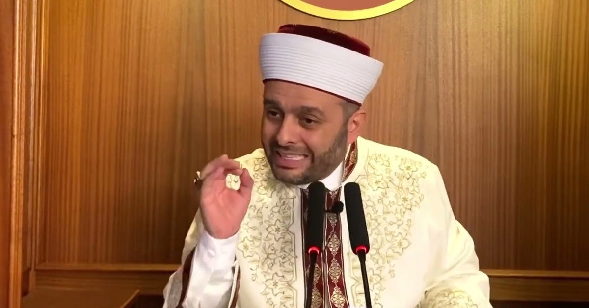 Bazı şarkı sözlerine giydirdi