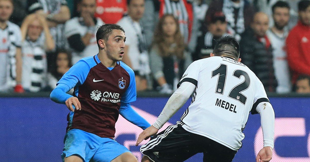 Abdülkadir Ömür Hangi Mevkide Oynuyor?