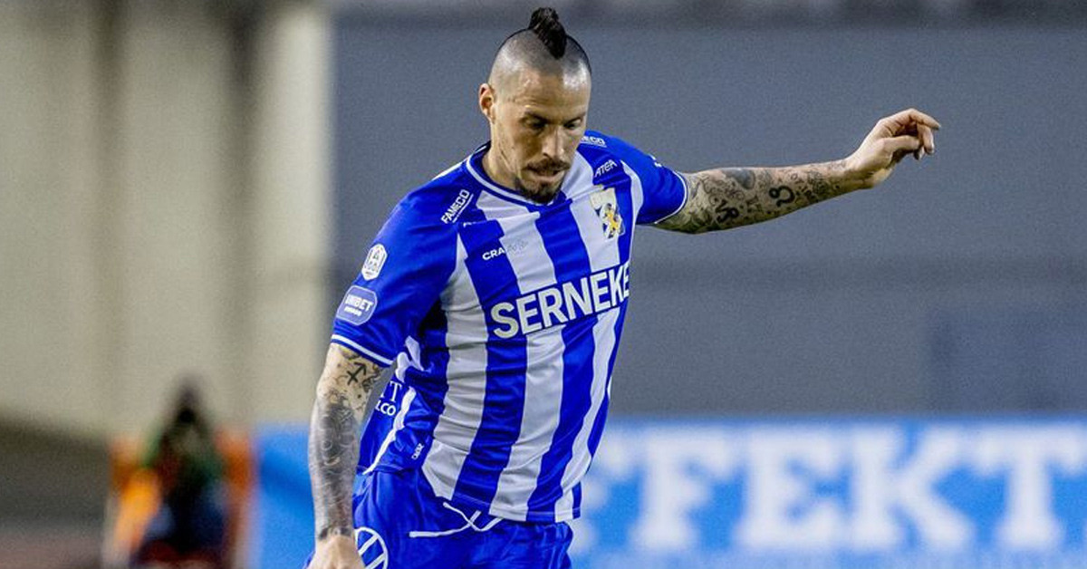 HANGİ TAKIMLARDA OYNADI?