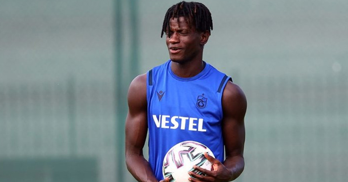 HANGİ MEVKİDE OYNUYOR?