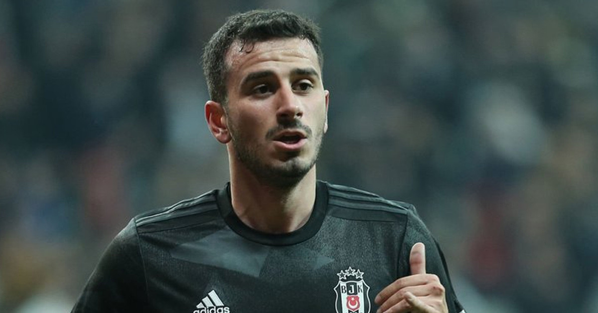 HANGİ MEVKİDE OYNUYOR?