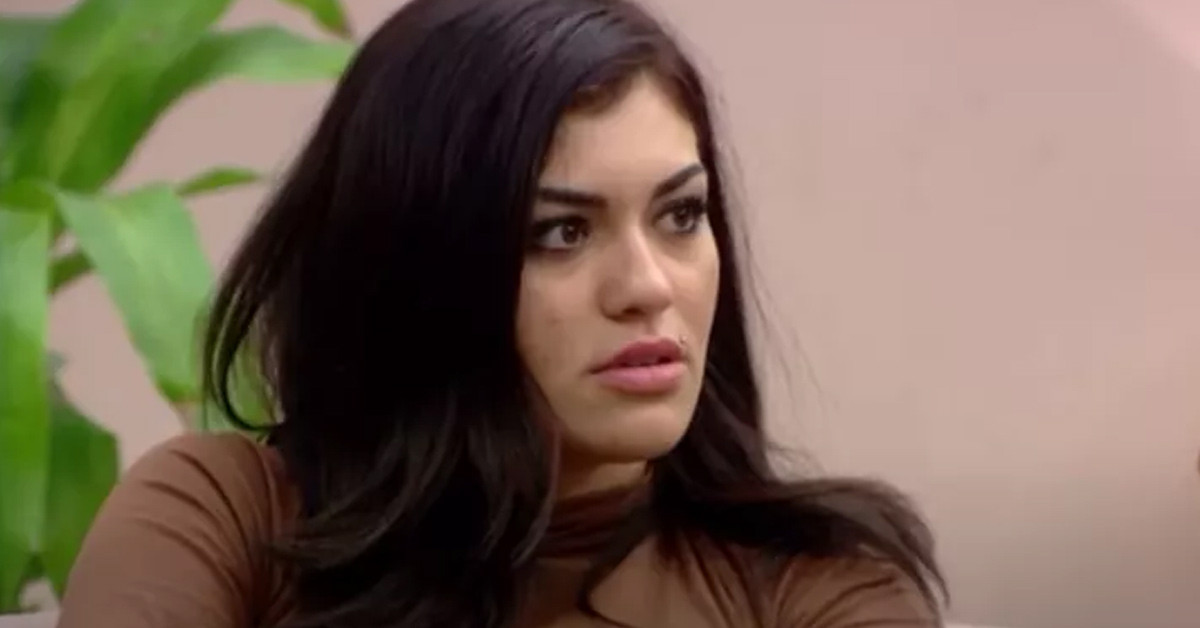 Göğüslerini kapatamadı