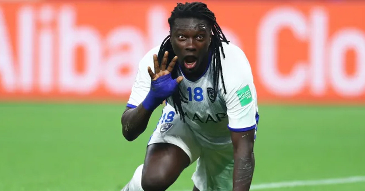 Hangi mevkide oynuyor?