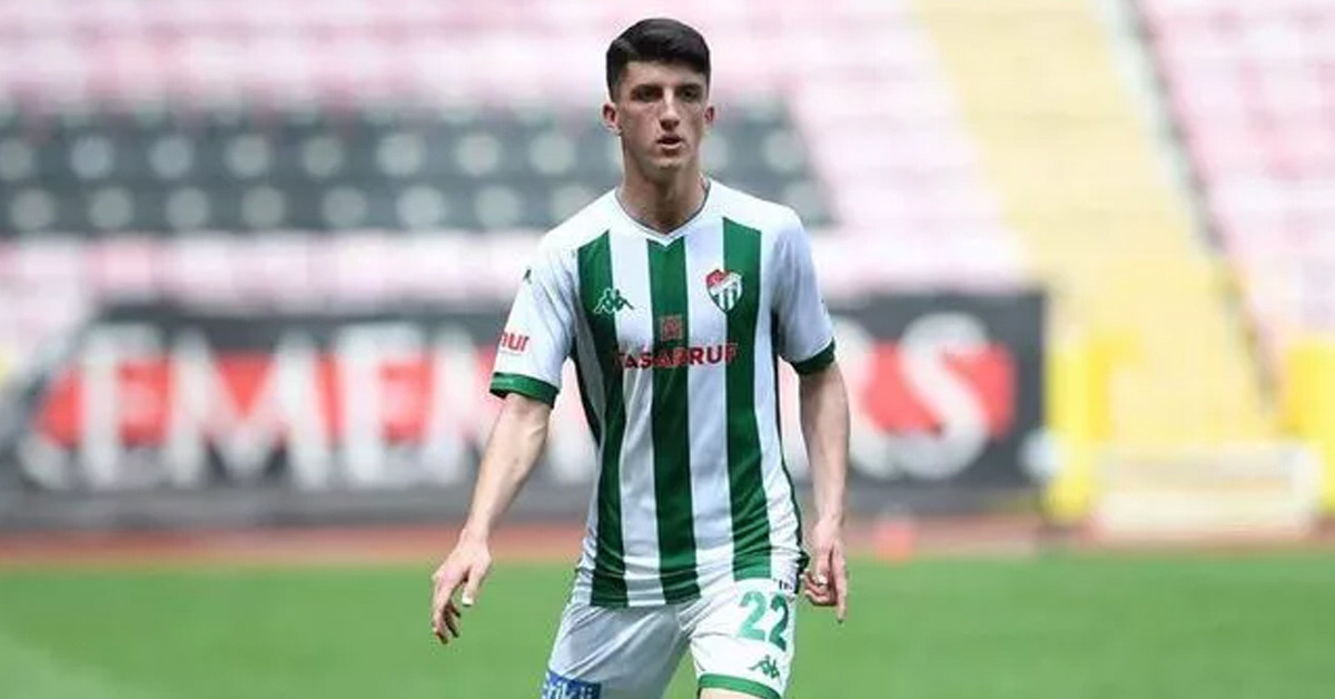 HANGİ TAKIMLARDA OYNADI?