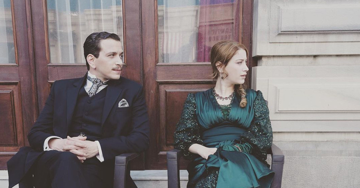 PERA PALAS’TA GECE YARISI KİTABI