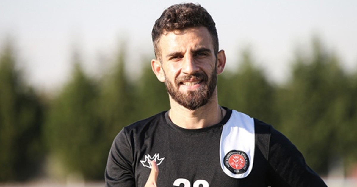 HANGİ MEVKİDE OYNUYOR?