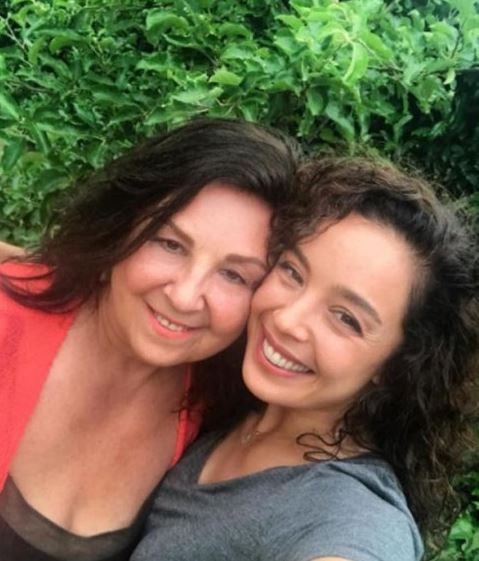 Azra Akın ve Annesi