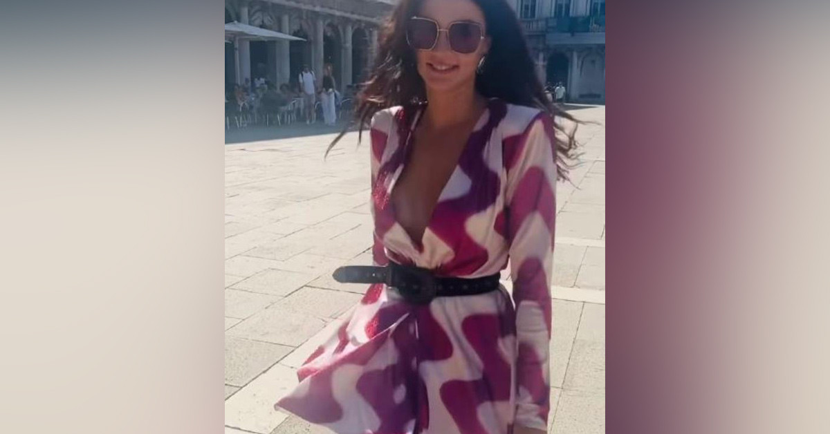 Göğüsleri göründü