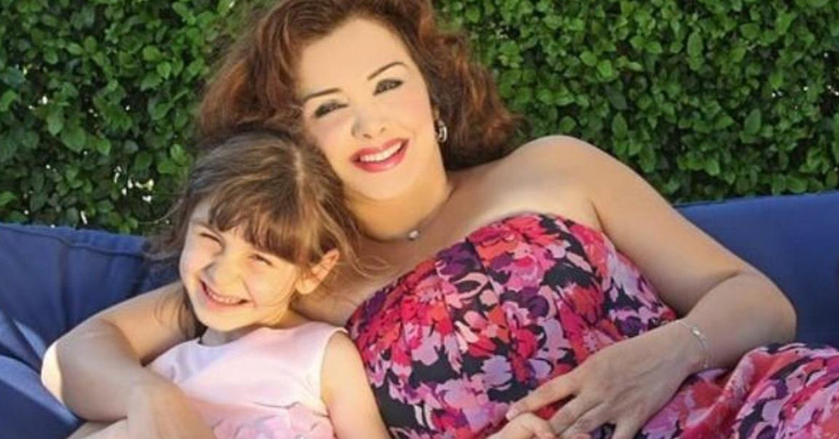 Gündüz kuşağı sunucularına taş attı