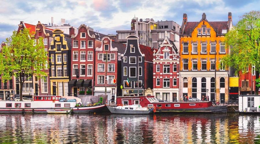 Akrep Burcu (23 Ekim - 21 Kasım): Amsterdam