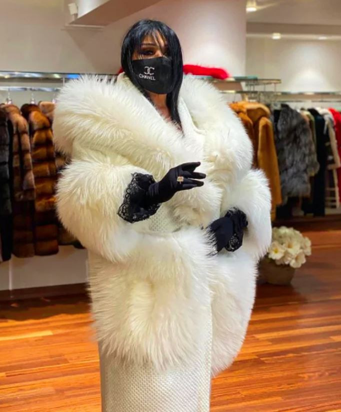 KÜRK GİYEN ÜNLÜLER