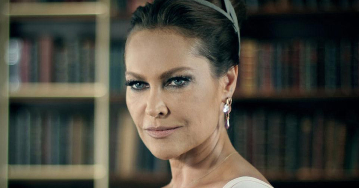 Hülya Avşar kimdir?