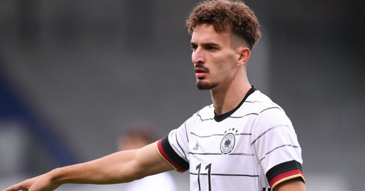 Mergim Berisha Hangi Mevkide Oynuyor?