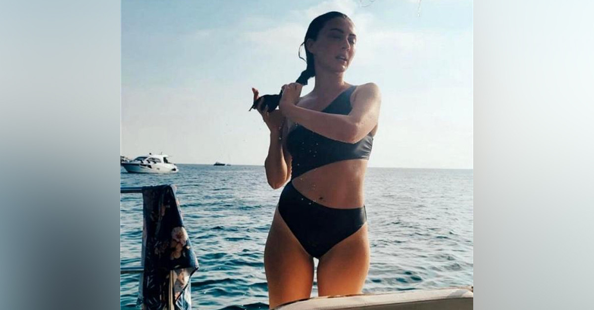 Dekolteden kaçmadı