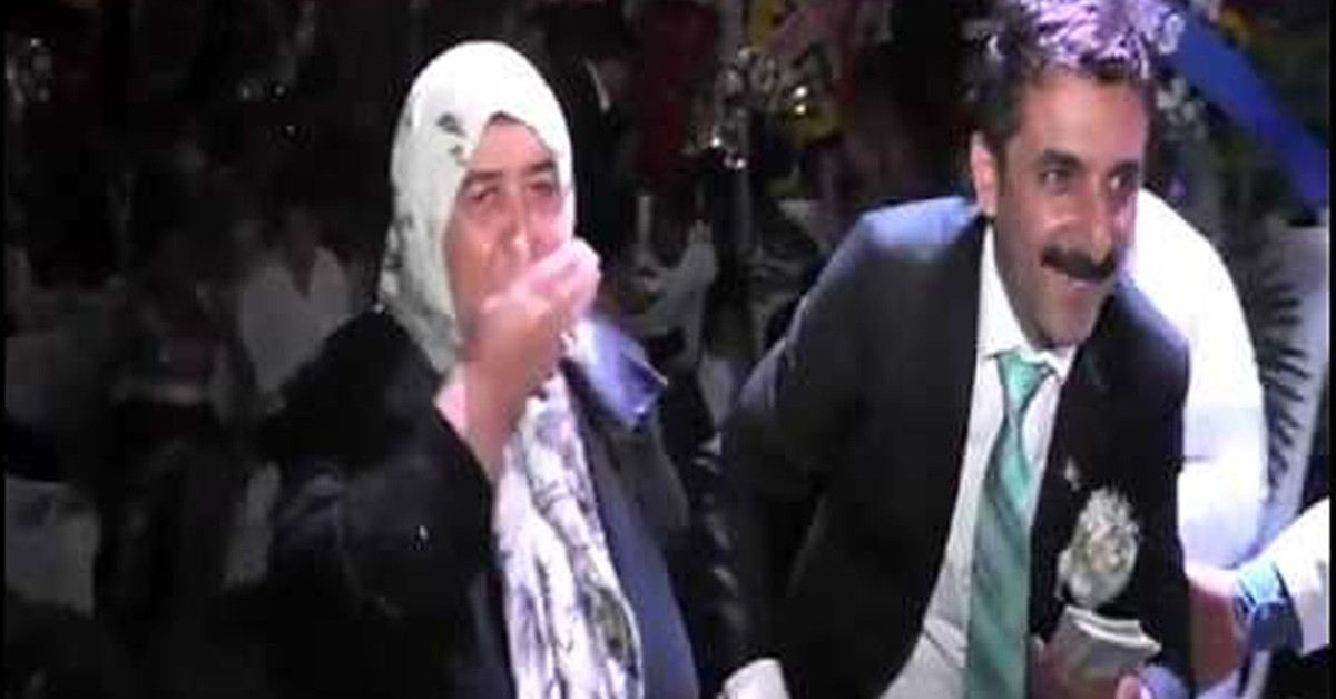 Dostları yalnız bırakmıyor