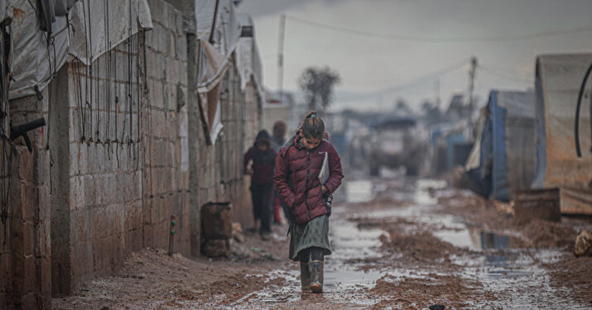 GECEYİ YAĞMUR ALTINDA GEÇİRDİLER