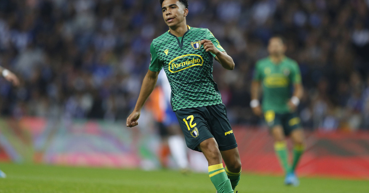 Gustavo Assunçao Hangi Mevkide Oynamaktadır?