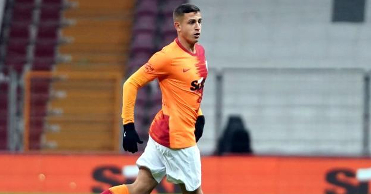 HANGİ MEVKİDE OYNUYOR?