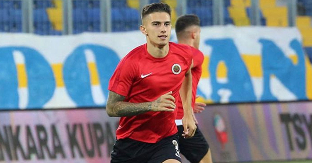 HANGİ TAKIMLARDA OYNADI?