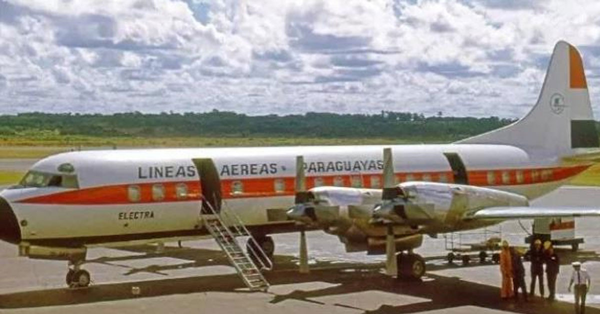 Uçak ikiye bölündü