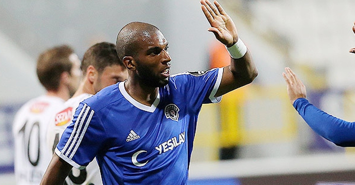 TÜRKİYE'DE İLK KASIMPAŞA'DA OYNADI