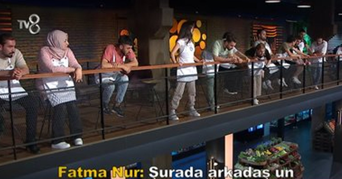 Balkonda Barış'la sohbet ediyordu