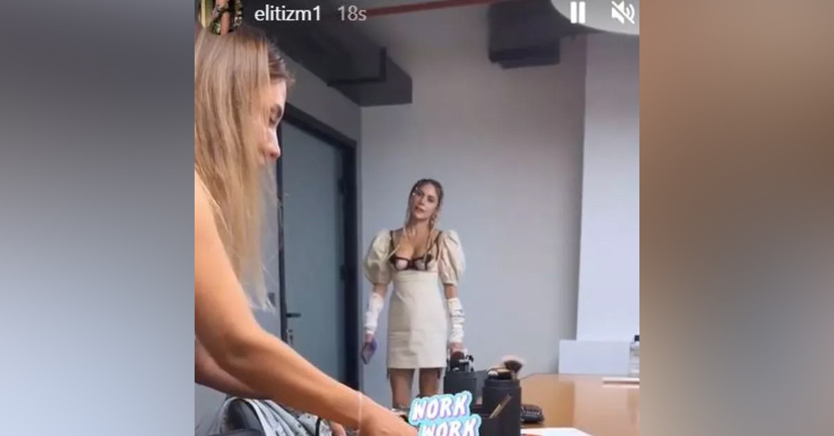 Ablasının göğüslerini paylaştı