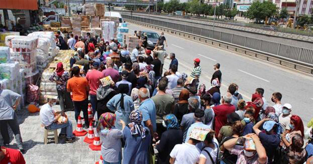 Sosyal Mesafesiz Market Kuyrukları